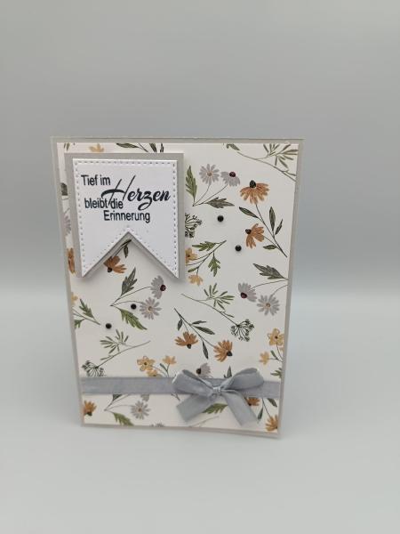 Trauerkarte „Tief im Herzen bleibt die Erinnerung